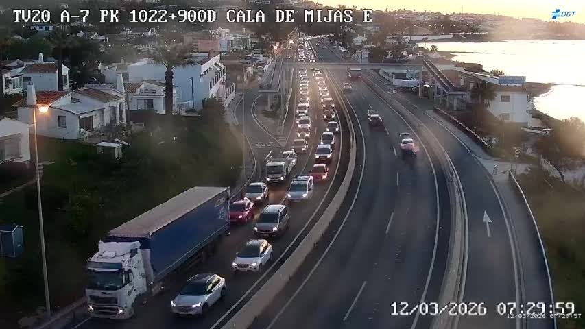https://www.areacostadelsol.com/mijas/un-accidente-provoca-cuatro-kilometros-de-retenciones-en-la-a-7-a-su-paso-por-mijas-sentido-marbella/